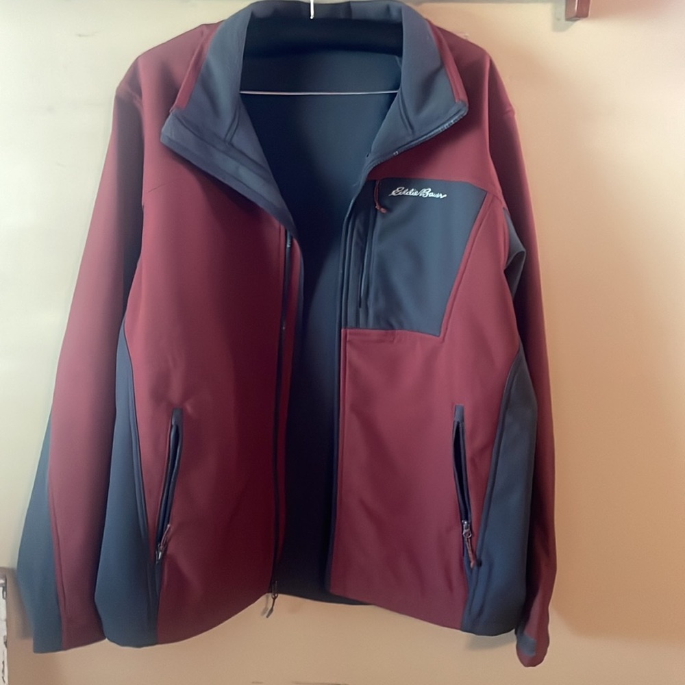 Eddie Bauer Mens Maroon & Grey Color-Blocked
'Windfoil Elite" Soft Shell Jacket
